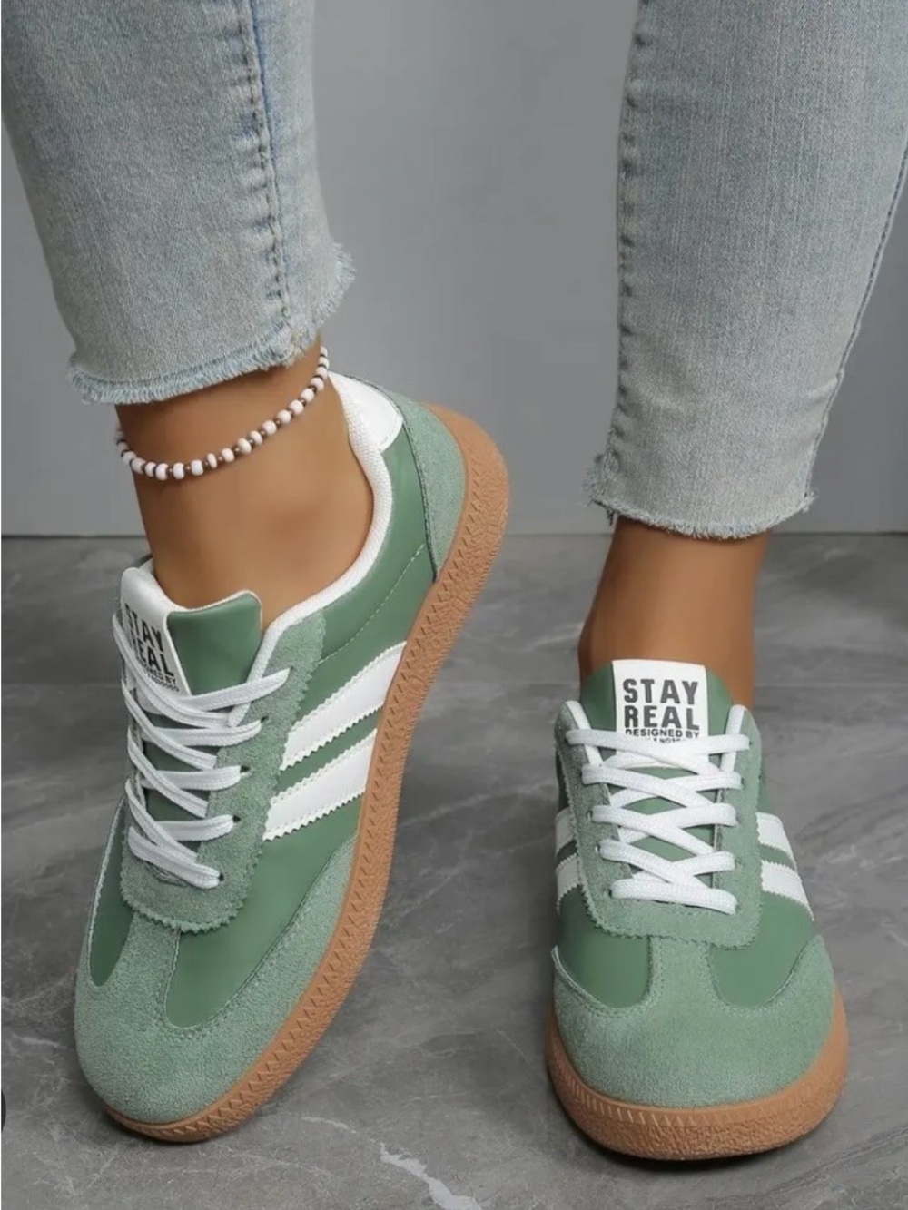FZY NWOB Green Lace-Up Faux-Suede Women's Trainer/Sneakers w/Gum Sole 8 (40)